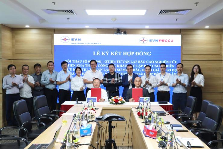 PECC2 KÝ KẾT HỢP ĐỒNG TƯ VẤN DỰ ÁN NHÀ MÁY NHIỆT ĐIỆN LNG QUẢNG TRẠCH III